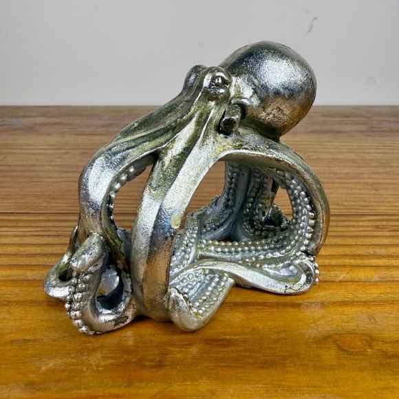 Set of 4 Silver Octopus Napkin Rings | Coastal Resin Sculpted Design | Nautical - Picture 10 of 15